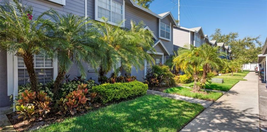 Adosado en Tampa, Florida 2 dormitorios, 103.77 m2 № 1910701