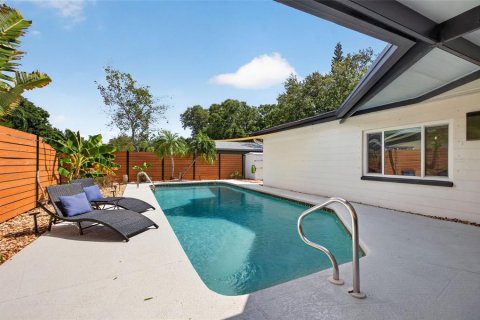 House in Saint Petersburg, Florida 3 bedrooms, 157.28 sq.m. № 2151622 - photo 29