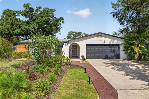 Casa en Saint Petersburg, Florida 3 dormitorios, 157.28 m2 № 2151622