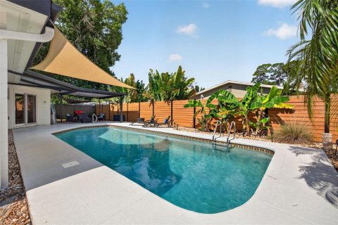 House in Saint Petersburg, Florida 3 bedrooms, 157.28 sq.m. № 2151622 - photo 30