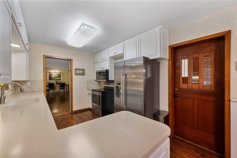 House in Lakeland, Florida 4 bedrooms, 284.93 sq.m. № 2147971 - photo 19