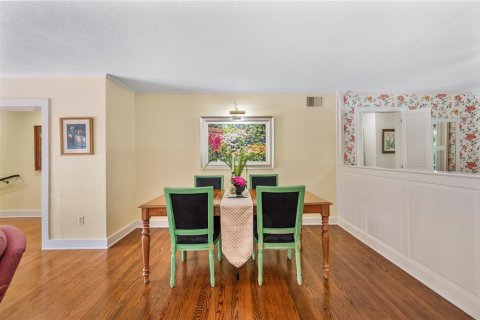 House in Lakeland, Florida 4 bedrooms, 284.93 sq.m. № 2147971 - photo 6