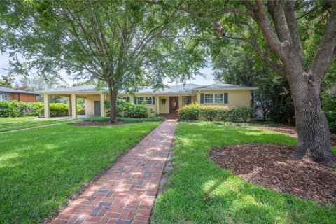House in Lakeland, Florida 4 bedrooms, 284.93 sq.m. № 2147971