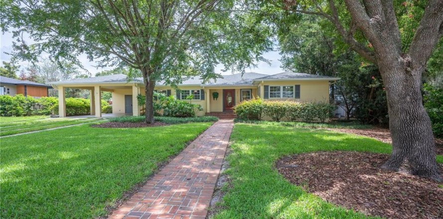 House in Lakeland, Florida 4 bedrooms, 284.93 sq.m. № 2147971