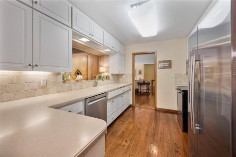 House in Lakeland, Florida 4 bedrooms, 284.93 sq.m. № 2147971 - photo 18