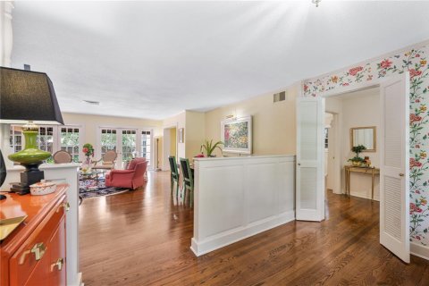 House in Lakeland, Florida 4 bedrooms, 284.93 sq.m. № 2147971 - photo 5