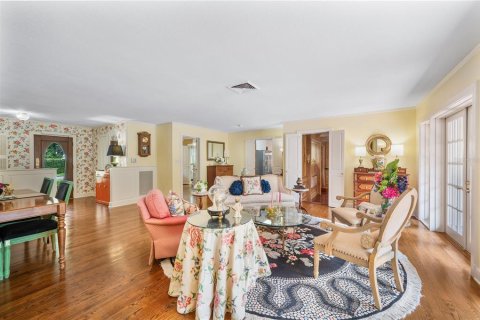 House in Lakeland, Florida 4 bedrooms, 284.93 sq.m. № 2147971 - photo 8