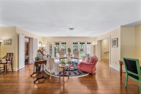 House in Lakeland, Florida 4 bedrooms, 284.93 sq.m. № 2147971 - photo 3