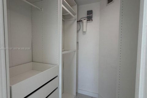 Condominio en alquiler en Doral, Florida, 1 dormitorio, 65.96 m2 № 2032728 - foto 12