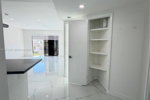Condominio en alquiler en Doral, Florida, 1 dormitorio, 65.96 m2 № 2032728 - foto 11