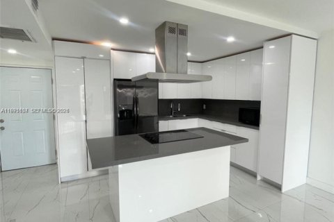 Condominio en Doral, Florida, 1 dormitorio  № 2032728