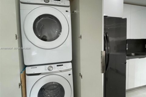 Снять в аренду кондоминиум в Дорал, Флорида 1 спальня, 65.96м2, № 2032728 - фото 5