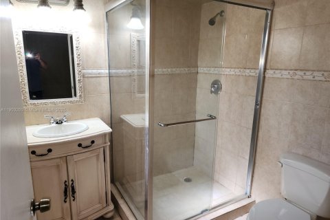 Снять в аренду кондоминиум в Майами, Флорида 3 спальни, 115.2м2, № 1954443 - фото 11