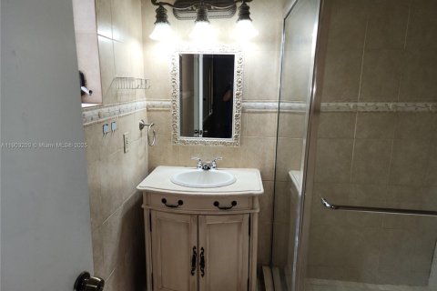 Снять в аренду кондоминиум в Майами, Флорида 3 спальни, 115.2м2, № 1954443 - фото 10