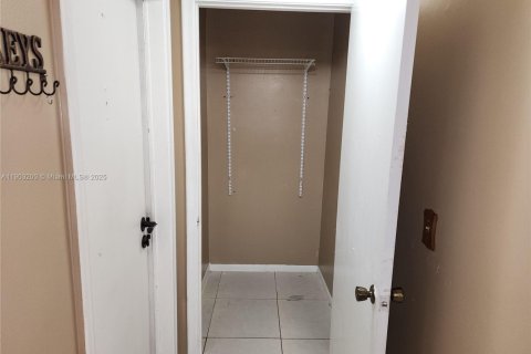 Снять в аренду кондоминиум в Майами, Флорида 3 спальни, 115.2м2, № 1954443 - фото 6