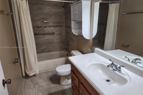 Снять в аренду кондоминиум в Майами, Флорида 3 спальни, 115.2м2, № 1954443 - фото 15