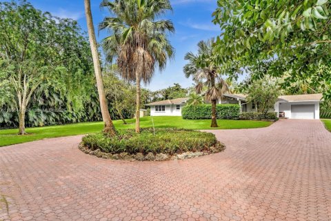 House in Davie, Florida 3 bedrooms, 165.27 sq.m. № 1887769 - photo 1