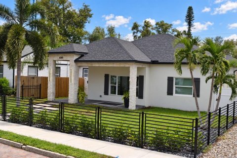 Casa en Saint Petersburg, Florida 5 dormitorios, 258.92 m2 № 2358482