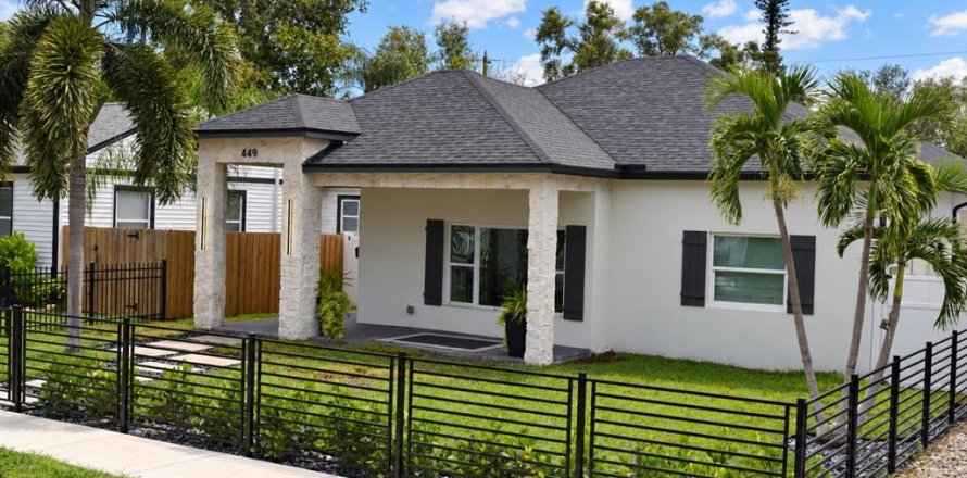 Villa ou maison à Saint Petersburg, Floride 5 chambres, 258.92 m2 № 2358482