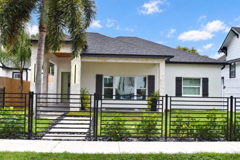 Villa ou maison à vendre à Saint Petersburg, Floride: 5 chambres, 258.92 m2 № 2358482 - photo 2