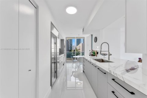 Copropriété à louer à Miami, Floride: 2 chambres, 135.64 m2 № 1948351 - photo 9