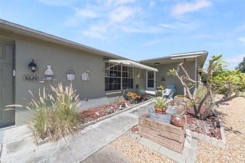 House in Holiday, Florida 2 bedrooms, 128.86 sq.m. № 2430817 - photo 5