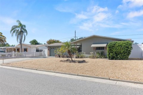 House in Holiday, Florida 2 bedrooms, 128.86 sq.m. № 2430817 - photo 2