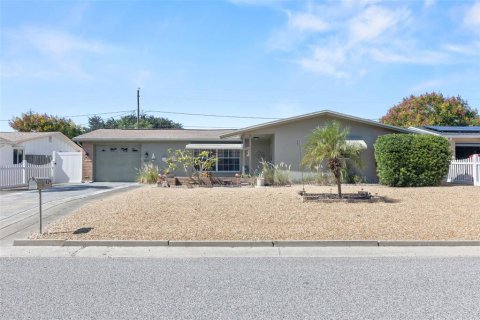House in Holiday, Florida 2 bedrooms, 128.86 sq.m. № 2430817 - photo 3