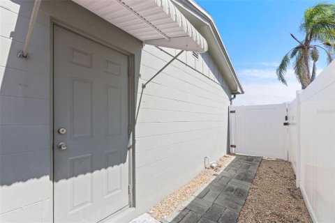House in Holiday, Florida 2 bedrooms, 128.86 sq.m. № 2430817 - photo 8