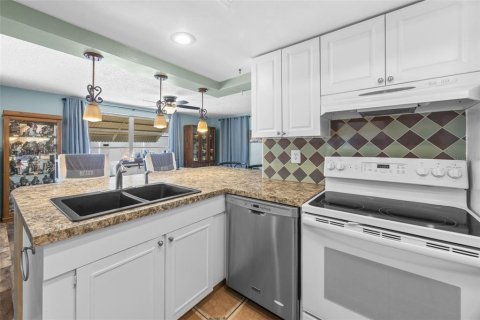 House in Holiday, Florida 2 bedrooms, 128.86 sq.m. № 2430817 - photo 21