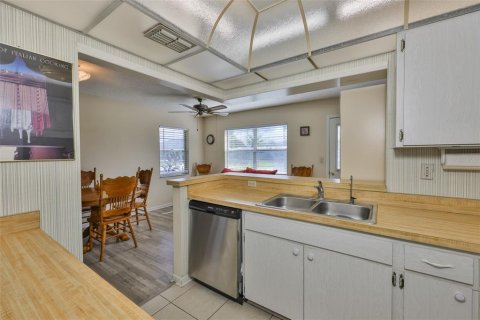Condo in Sun City Center, Florida, 2 bedrooms  № 1916494 - photo 8