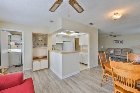 Condominio en alquiler en Sun City Center, Florida, 2 dormitorios, 91.42 m2 № 1916494 - foto 13