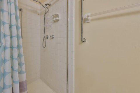 Condo in Sun City Center, Florida, 2 bedrooms  № 1916494 - photo 25