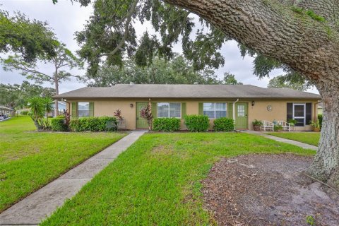 Condo in Sun City Center, Florida, 2 bedrooms  № 1916494 - photo 1