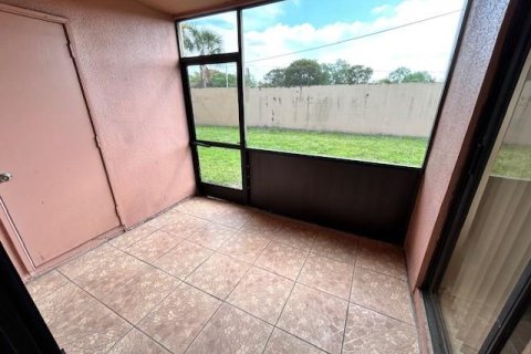 Condo in Miramar, Florida, 1 bedroom  № 1117852 - photo 1
