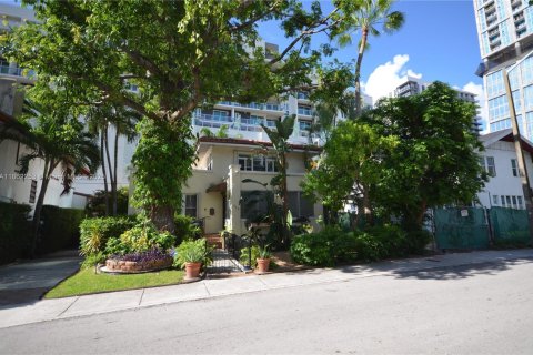 Immobilier commercial à vendre à Miami, Floride № 1890805 - photo 1
