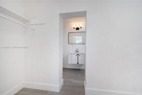 House in Miami Gardens, Florida 4 bedrooms, 135.64 sq.m. № 2030764 - photo 16