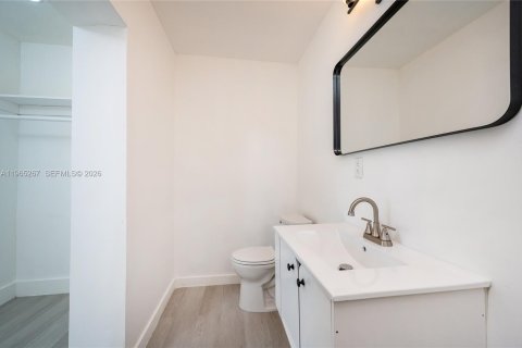 House in Miami Gardens, Florida 4 bedrooms, 135.64 sq.m. № 2030764 - photo 18