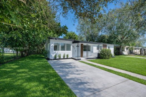 House in Miami Gardens, Florida 4 bedrooms, 135.64 sq.m. № 2030764 - photo 2