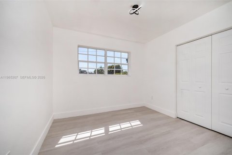 House in Miami Gardens, Florida 4 bedrooms, 135.64 sq.m. № 2030764 - photo 13