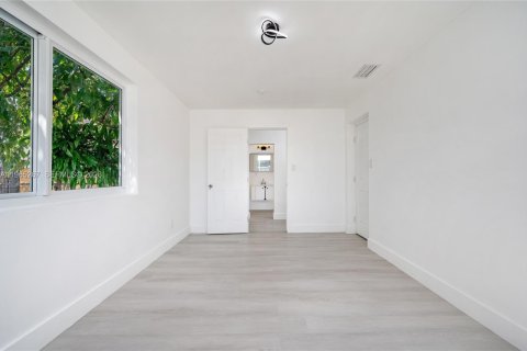 House in Miami Gardens, Florida 4 bedrooms, 135.64 sq.m. № 2030764 - photo 15