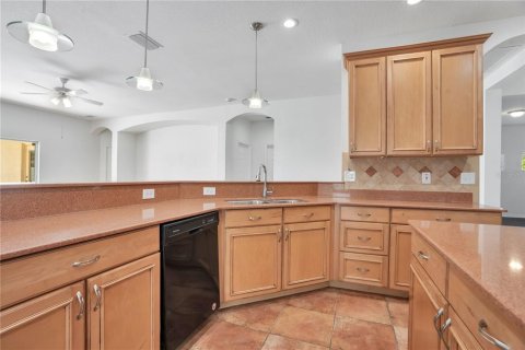 House in Ruskin, Florida 4 bedrooms, 282.24 sq.m. № 2208635 - photo 18