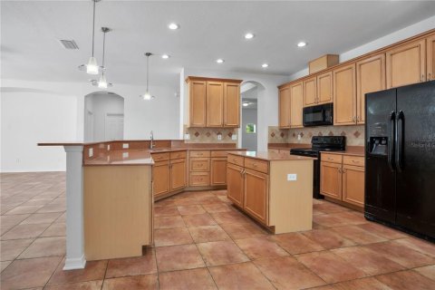 House in Ruskin, Florida 4 bedrooms, 282.24 sq.m. № 2208635 - photo 15