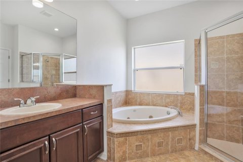 House in Ruskin, Florida 4 bedrooms, 282.24 sq.m. № 2208635 - photo 27