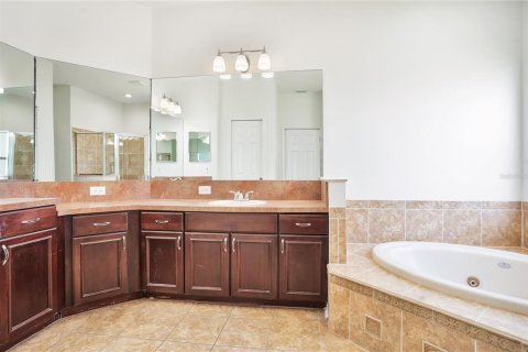 House in Ruskin, Florida 4 bedrooms, 282.24 sq.m. № 2208635 - photo 25