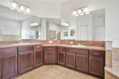 House in Ruskin, Florida 4 bedrooms, 282.24 sq.m. № 2208635 - photo 26