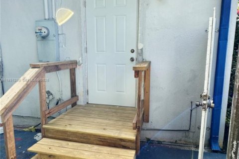 Снять в аренду коммерческую недвижимость в Майами, Флорида 1 спальня, 41.81м2, № 1990096 - фото 12