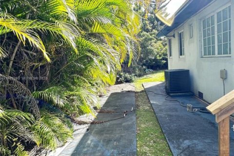 Снять в аренду коммерческую недвижимость в Майами, Флорида 1 спальня, 41.81м2, № 1990096 - фото 13