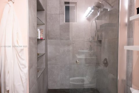 Снять в аренду коммерческую недвижимость в Майами, Флорида 1 спальня, 41.81м2, № 1990096 - фото 9