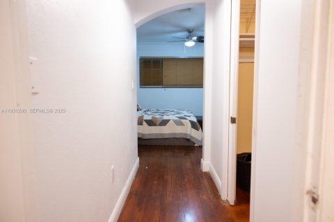 Снять в аренду коммерческую недвижимость в Майами, Флорида 1 спальня, 41.81м2, № 1990096 - фото 11